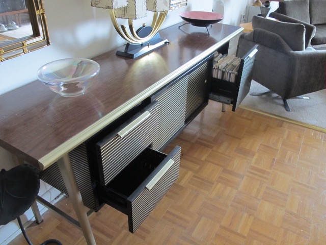 Gordon Bunshaft Italic Credenza