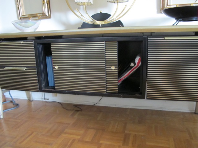 Gordon Bunshaft Italic Credenza
