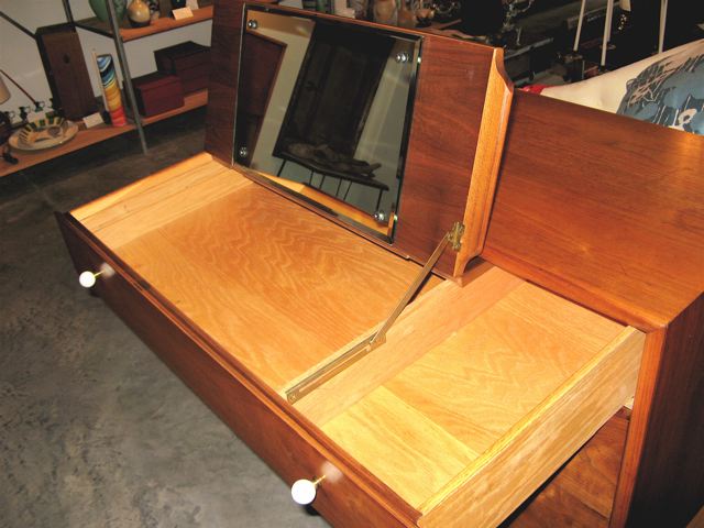 Drexel Mahogany Casepiece 