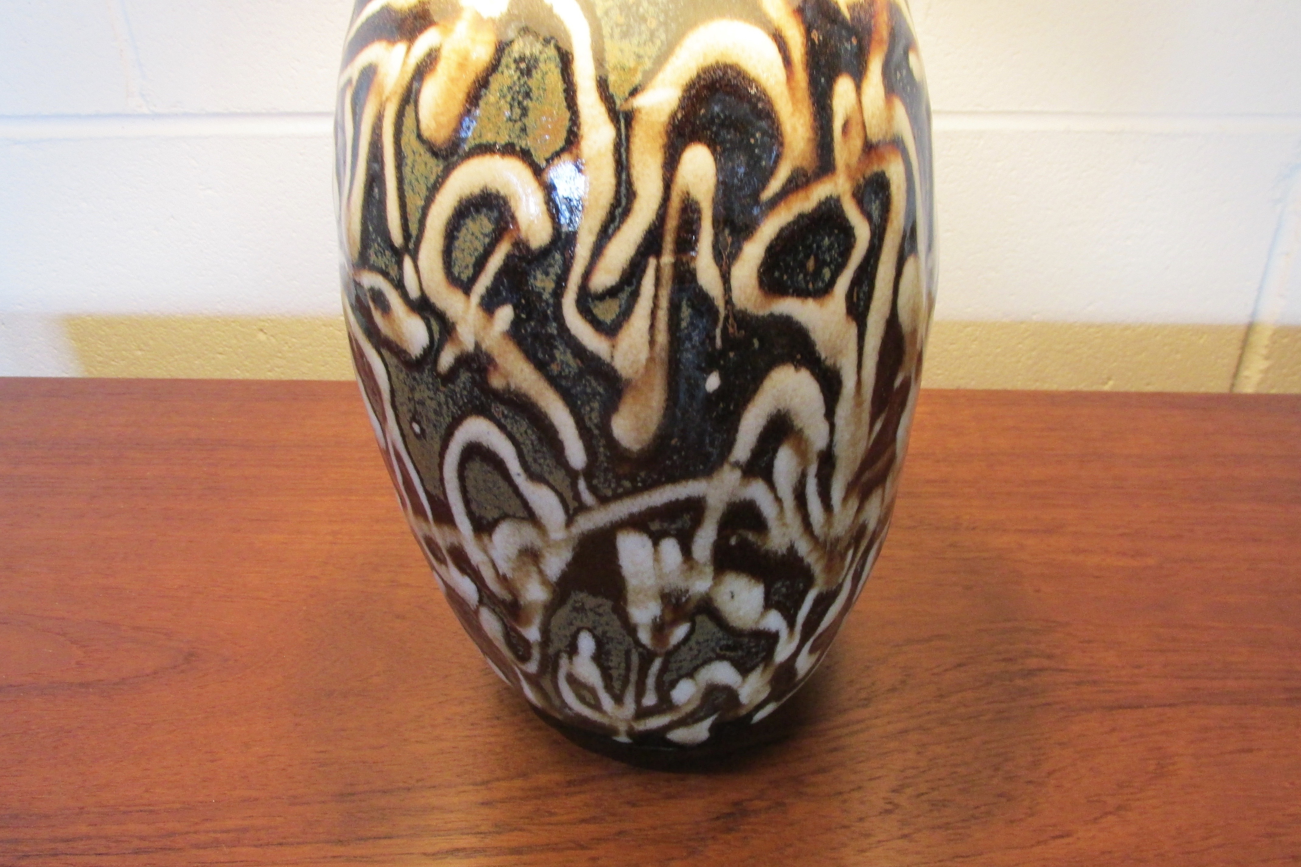 Italian Abstract Ceramic Table Lamp