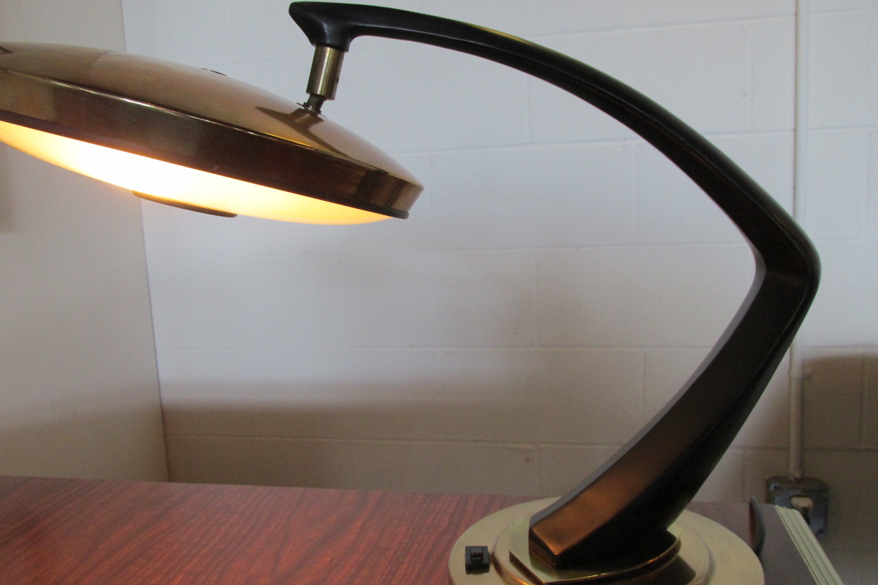 Fase <em>Boomerang</em> Table Lamp