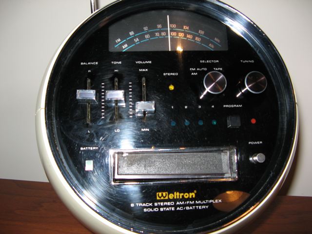Weltron Portable AM/FM Radio 