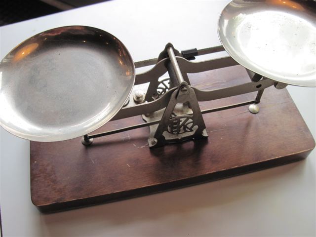 Eastman Studio Scale