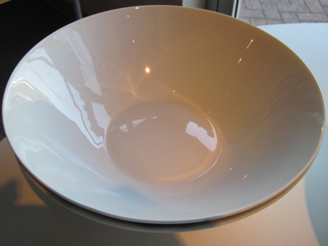 Raymond Loewy's <em>Jet Rose</em> Dinnerware