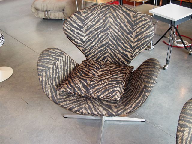 Arne Jacobsen Swan Chairs