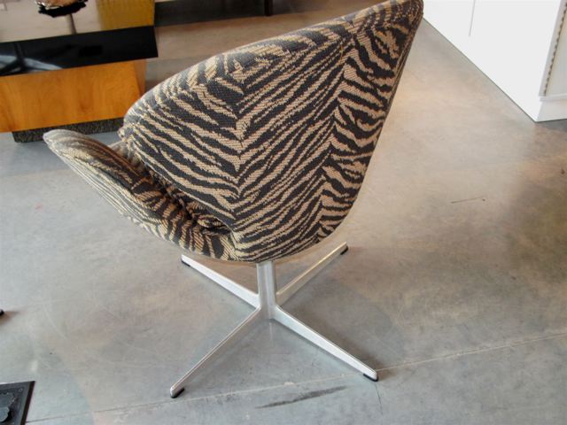 Arne Jacobsen Swan Chairs