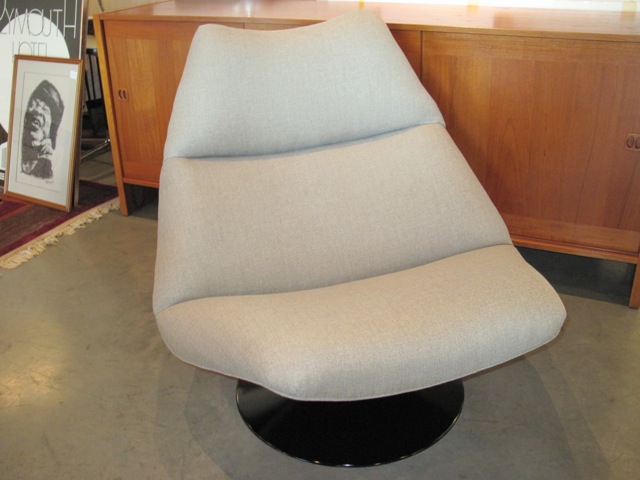 Geoffrey Harcourt  <em>F 511 Lounge Chair</em>