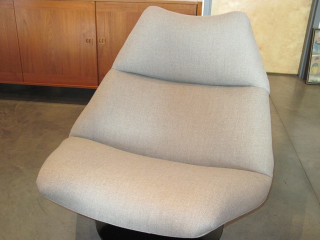 Geoffrey Harcourt  <em>F 511 Lounge Chair</em>