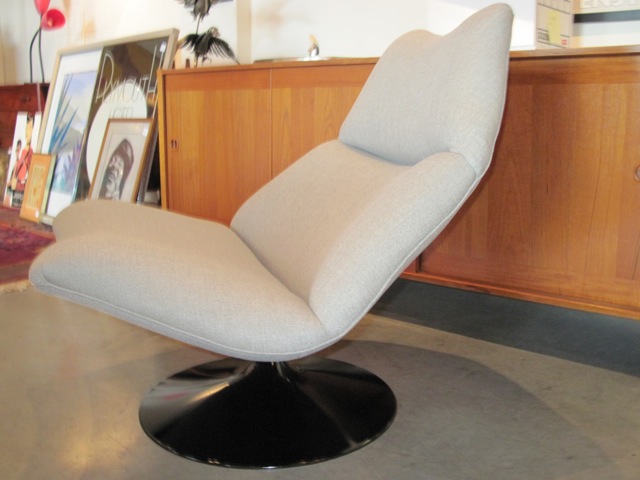 Geoffrey Harcourt  <em>F 511 Lounge Chair</em>