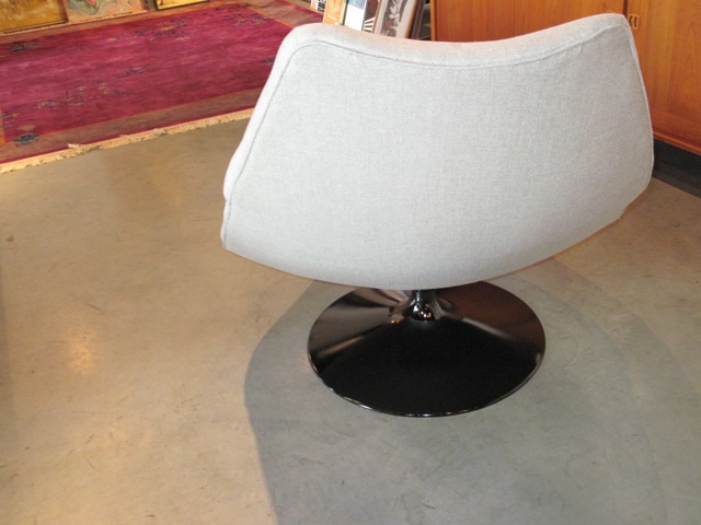 Geoffrey Harcourt  <em>F 511 Lounge Chair</em>