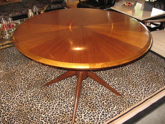 Round Pedestal Dining Table 