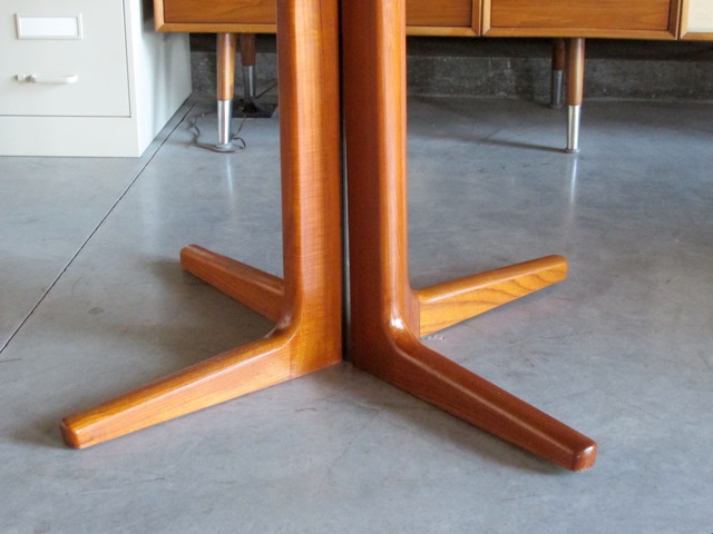 Edward Valentinsen for Dyrlund Dining Table